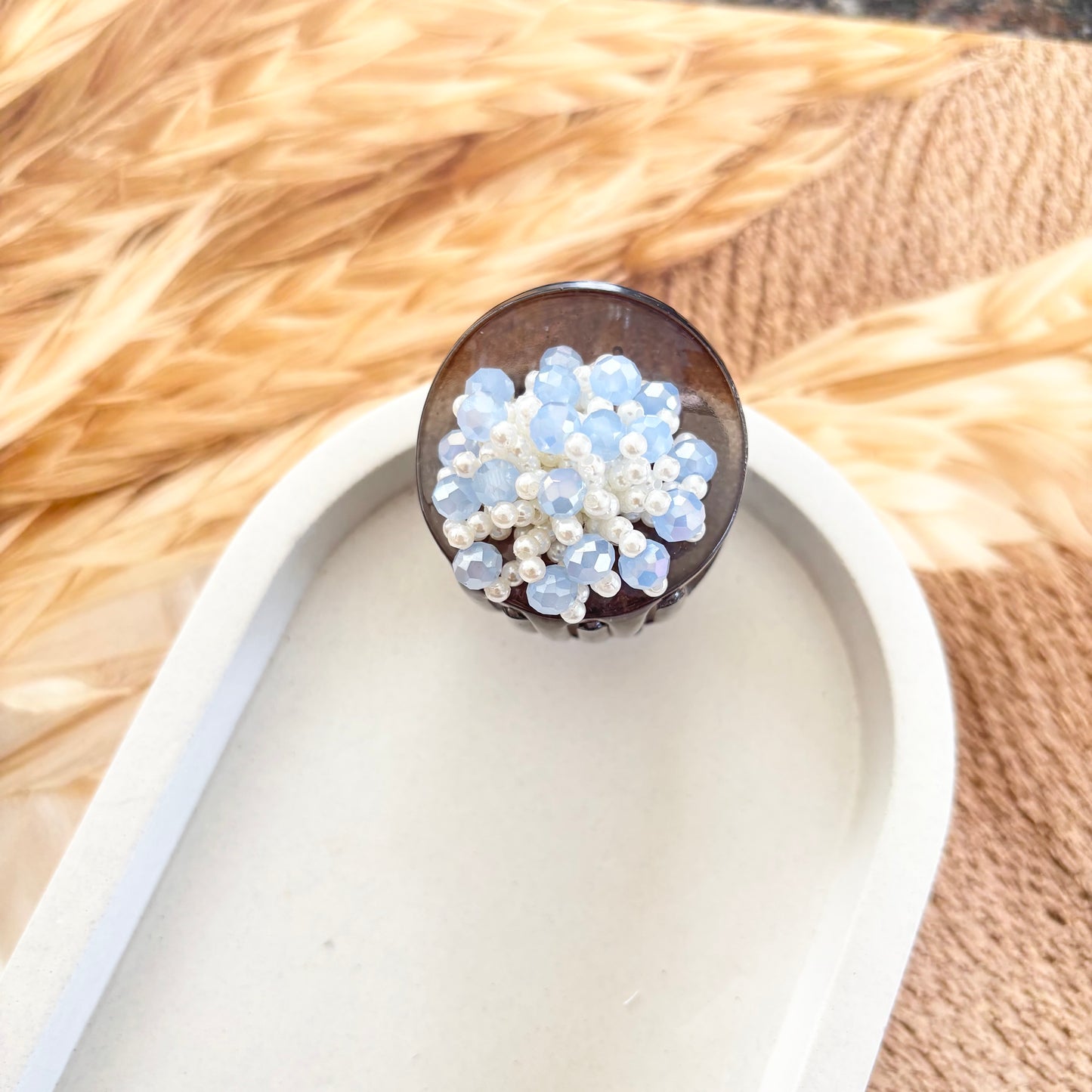 Round crystal Clutches / Claws