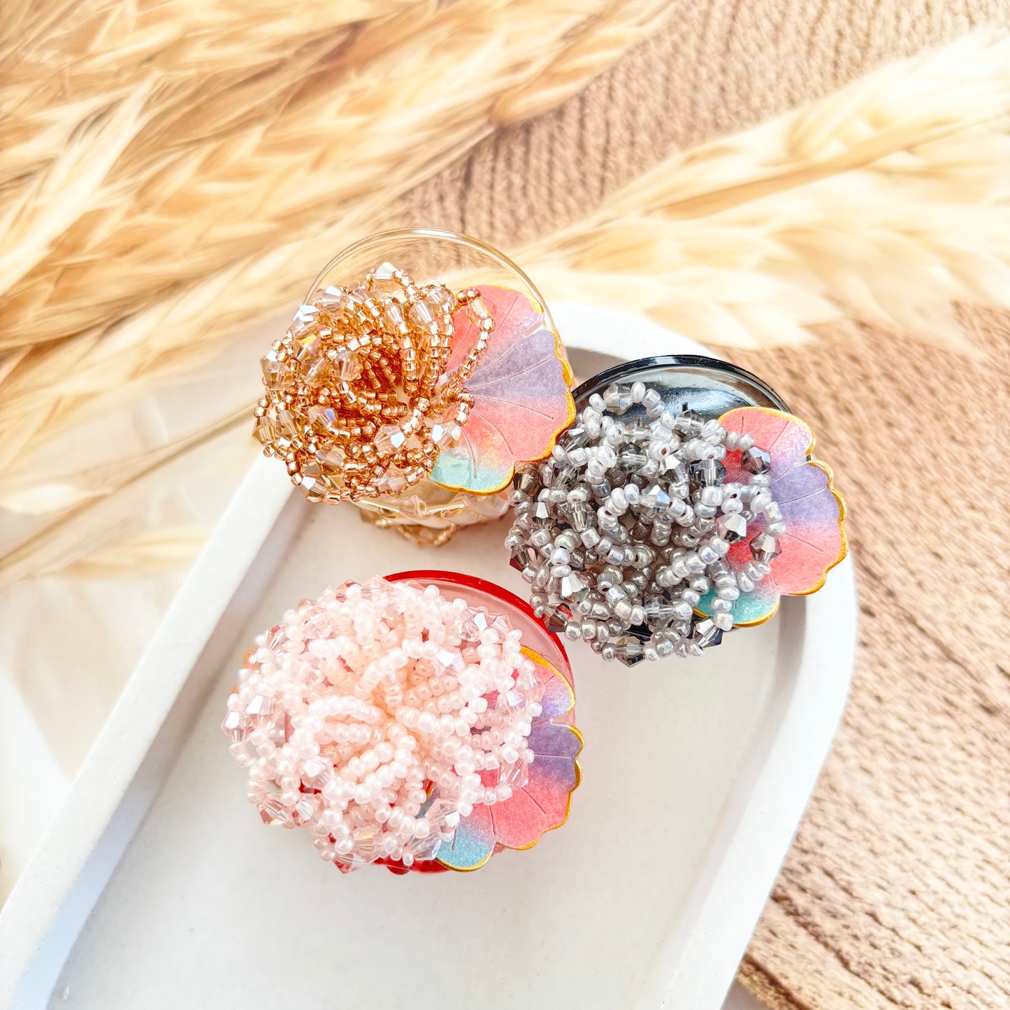 Round crystal Clutches / Claws