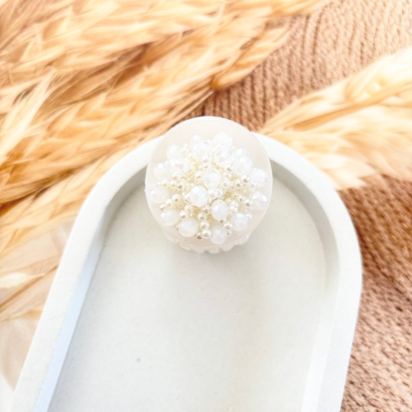 Round crystal Clutches / Claws
