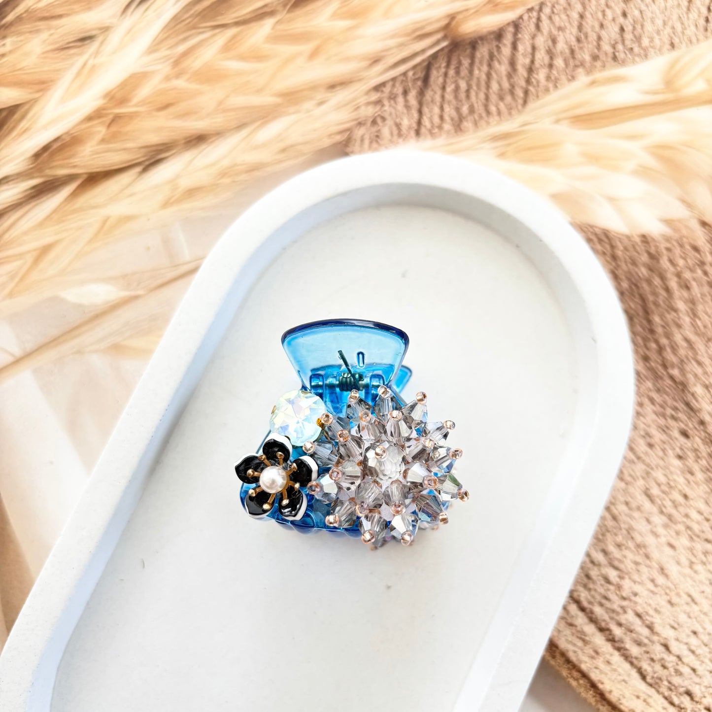 Elegant crystal Clutches / Claws