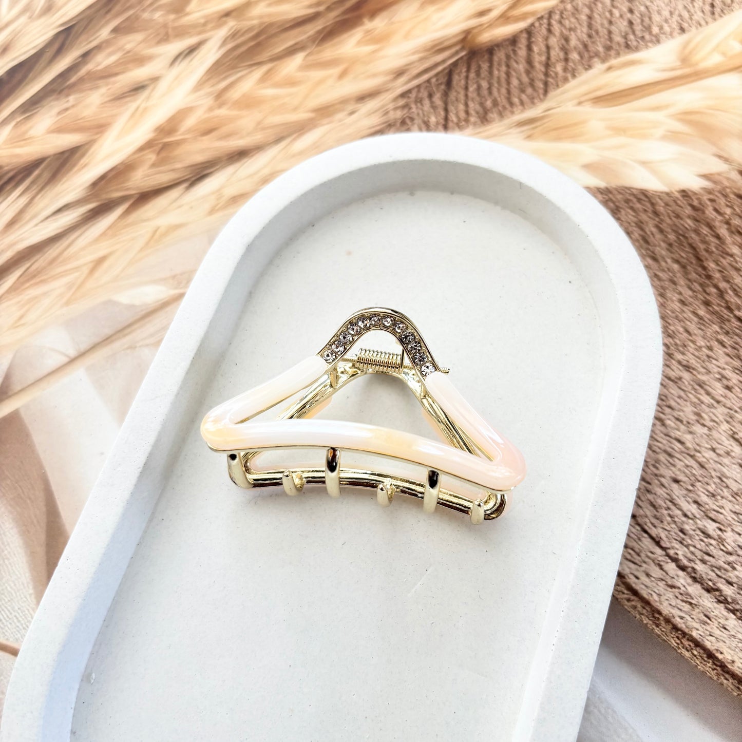 Triangle with stone metal Clutches / Claws