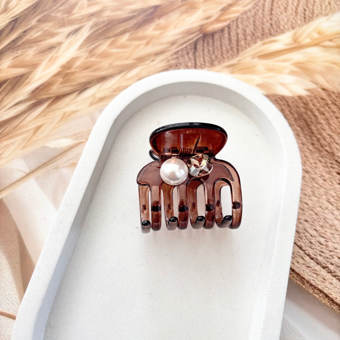 M pearl Clutches / Claws