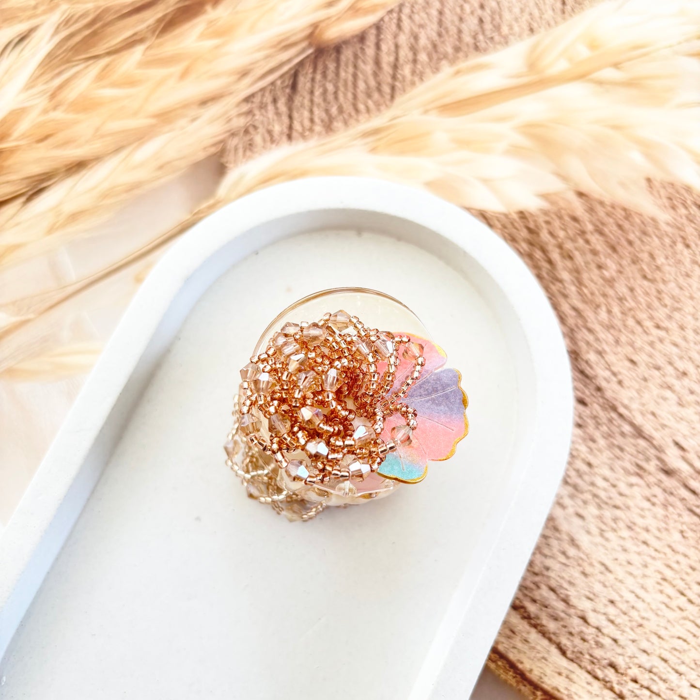 Round crystal Clutches / Claws